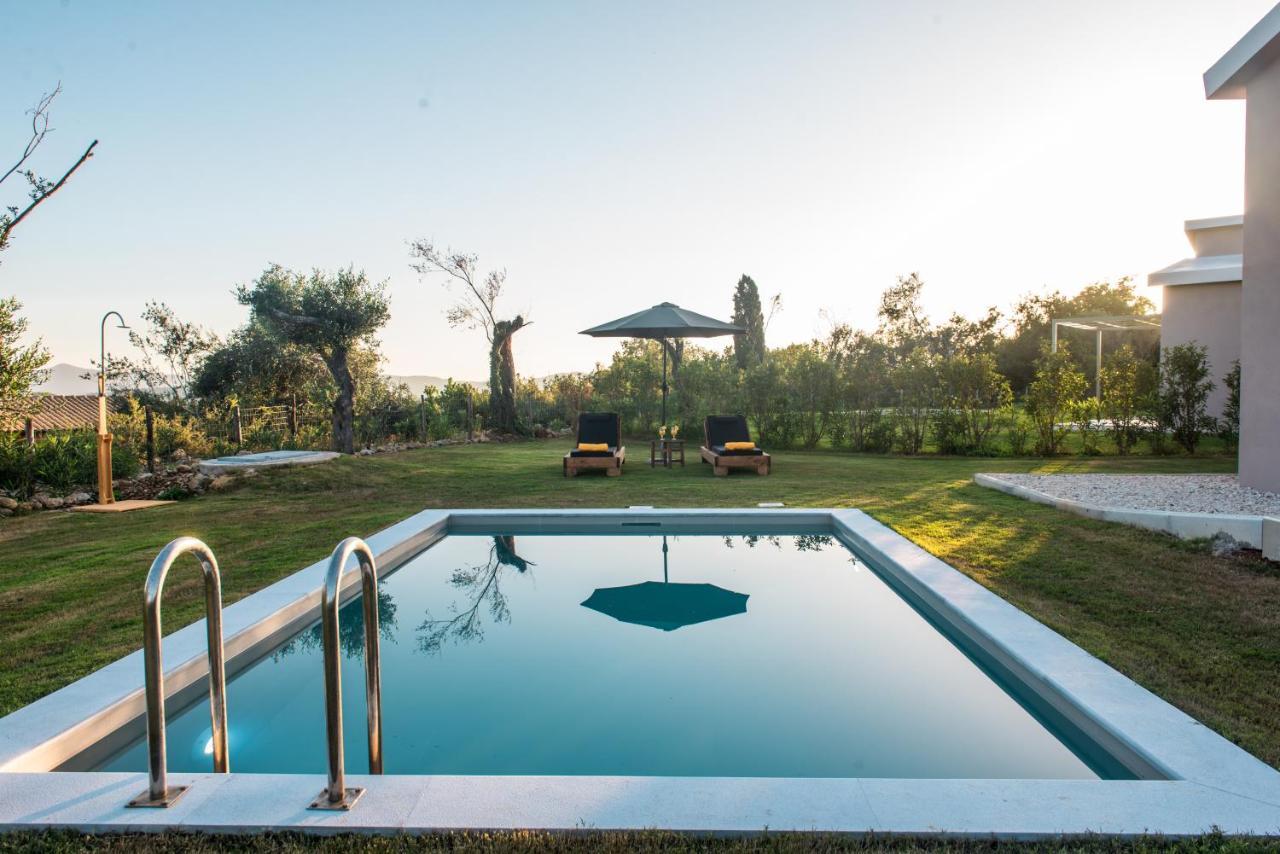 Villas Epta Karpi Complex Of 7 Luxury Villas Skriperon Zewnętrze zdjęcie